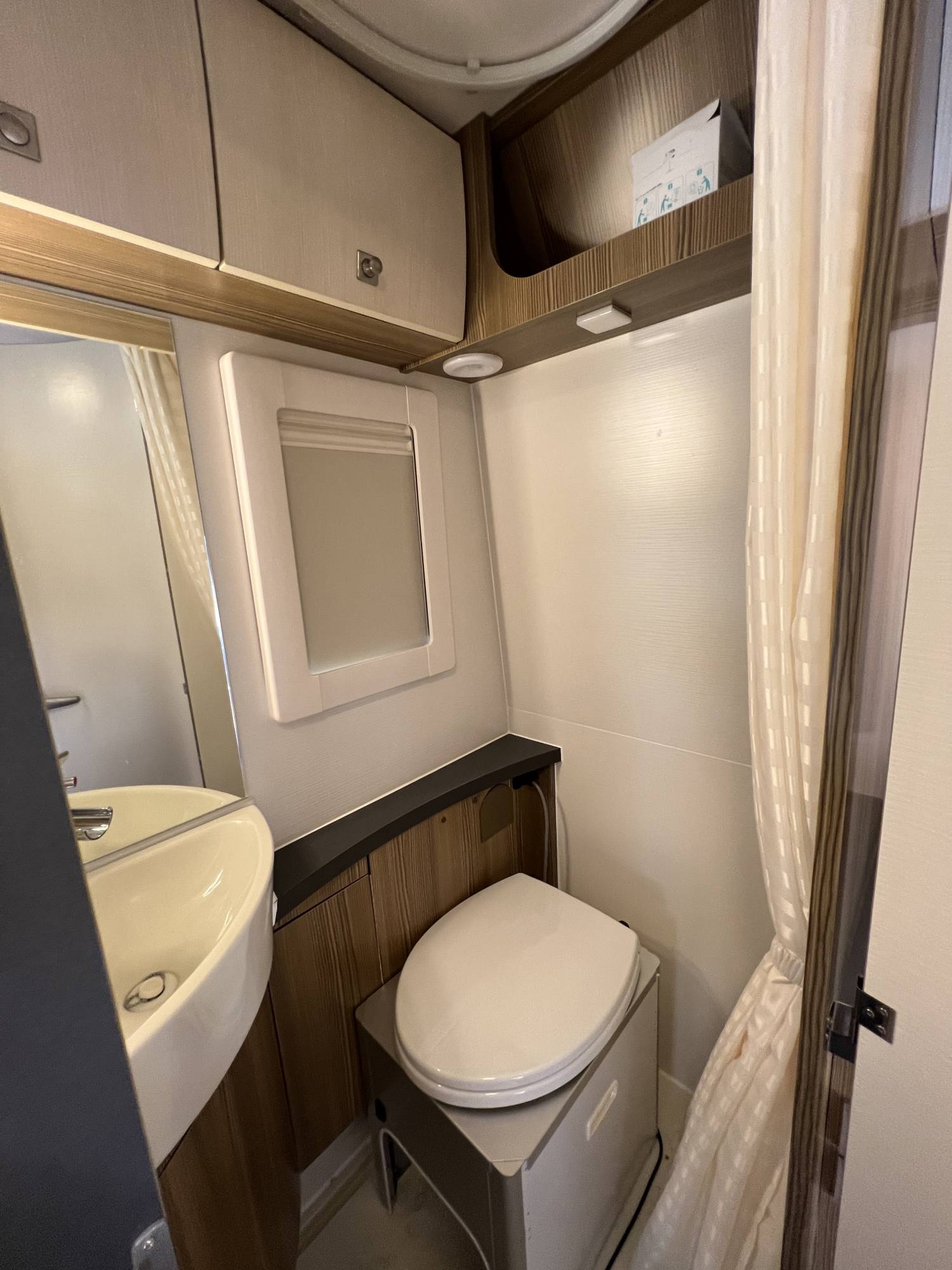 【Narita Airport】Japan Tokyo Caravan 24 hours Rental Experience(VT-ZiL5)