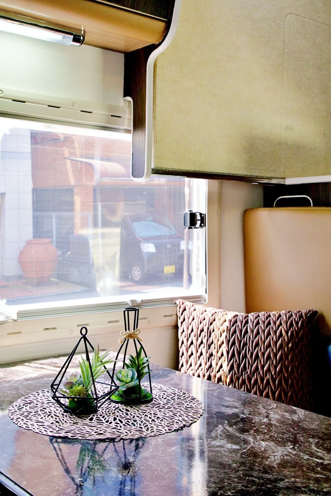 【Hokkaido】Japan 6ppl RV Caravan 24 hours Rental Experience(JTHP)