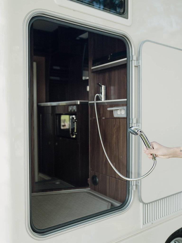 【New Chitose Airport】Japan Hokkaido RV Caravan Rental Experience(DS-Corde Leaves)