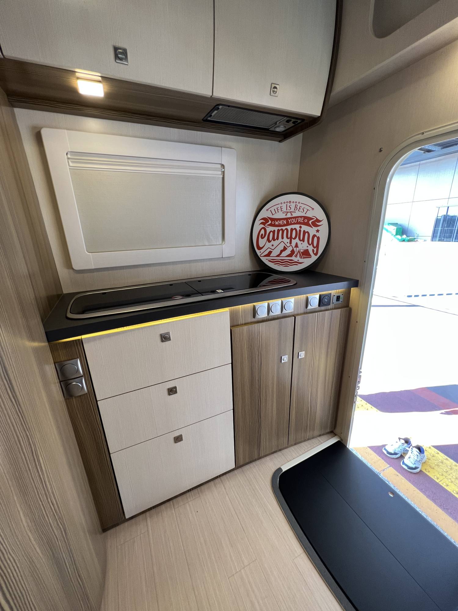 【Narita Airport】Japan Tokyo Caravan 24 hours Rental Experience(VT-ZiL5)