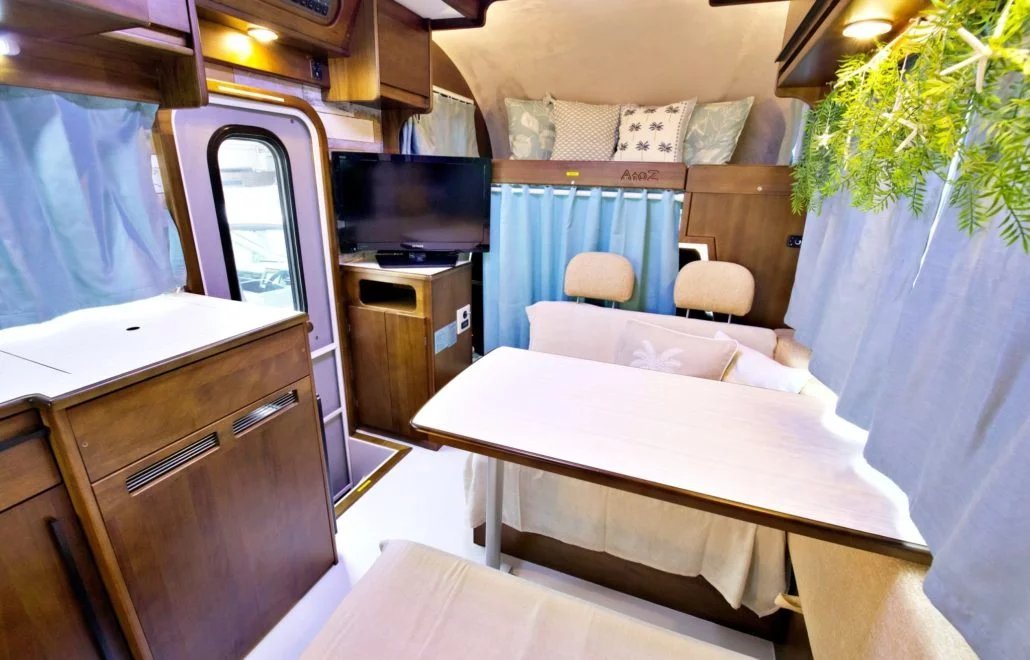【Osaka】Japan 5ppl RV Caravan 24 hours Rental Experience(JOSS)