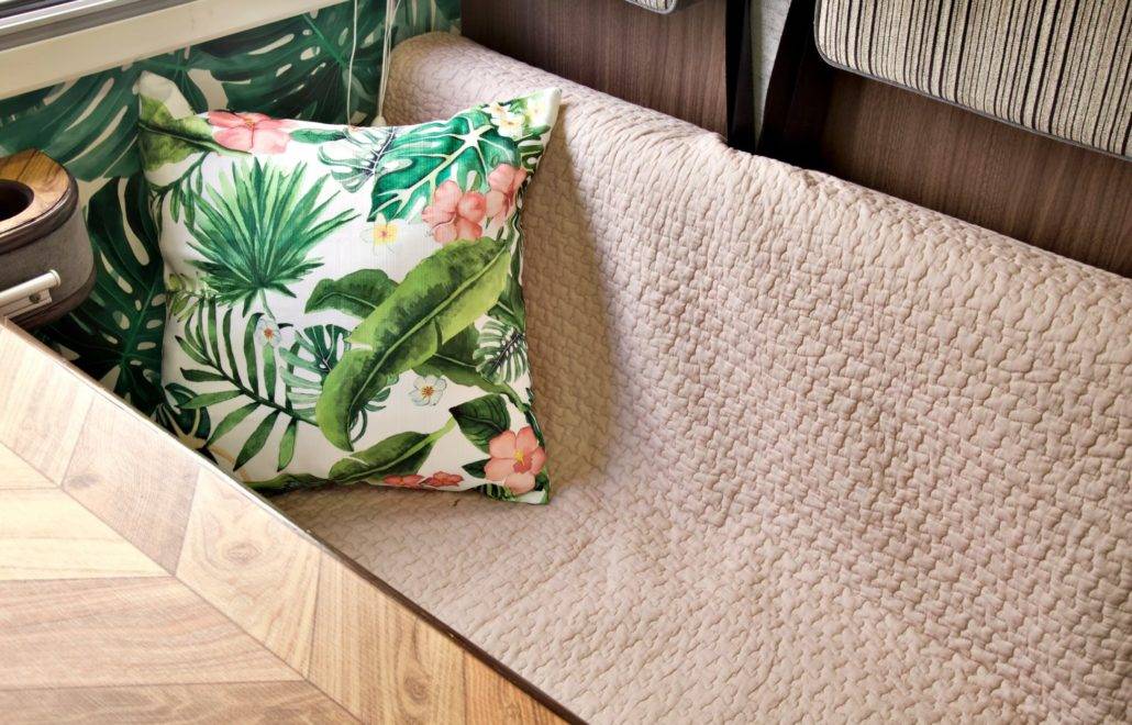 【Tokyo】Japan 6ppl RV Caravan 24 hours Rental Experience(JTS-Leaf)