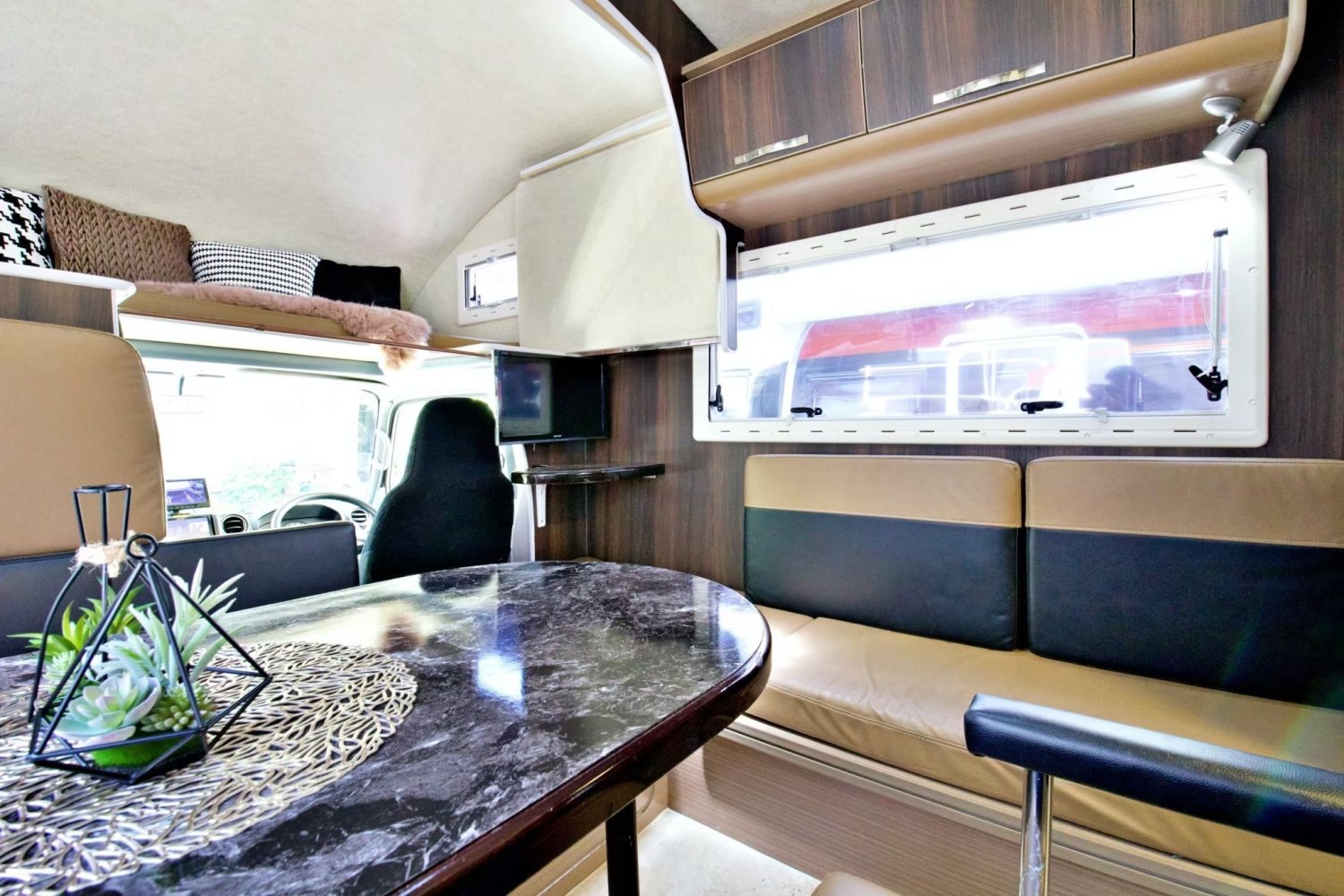 【Hokkaido】Japan 6ppl RV Caravan 24 hours Rental Experience(JTHP)