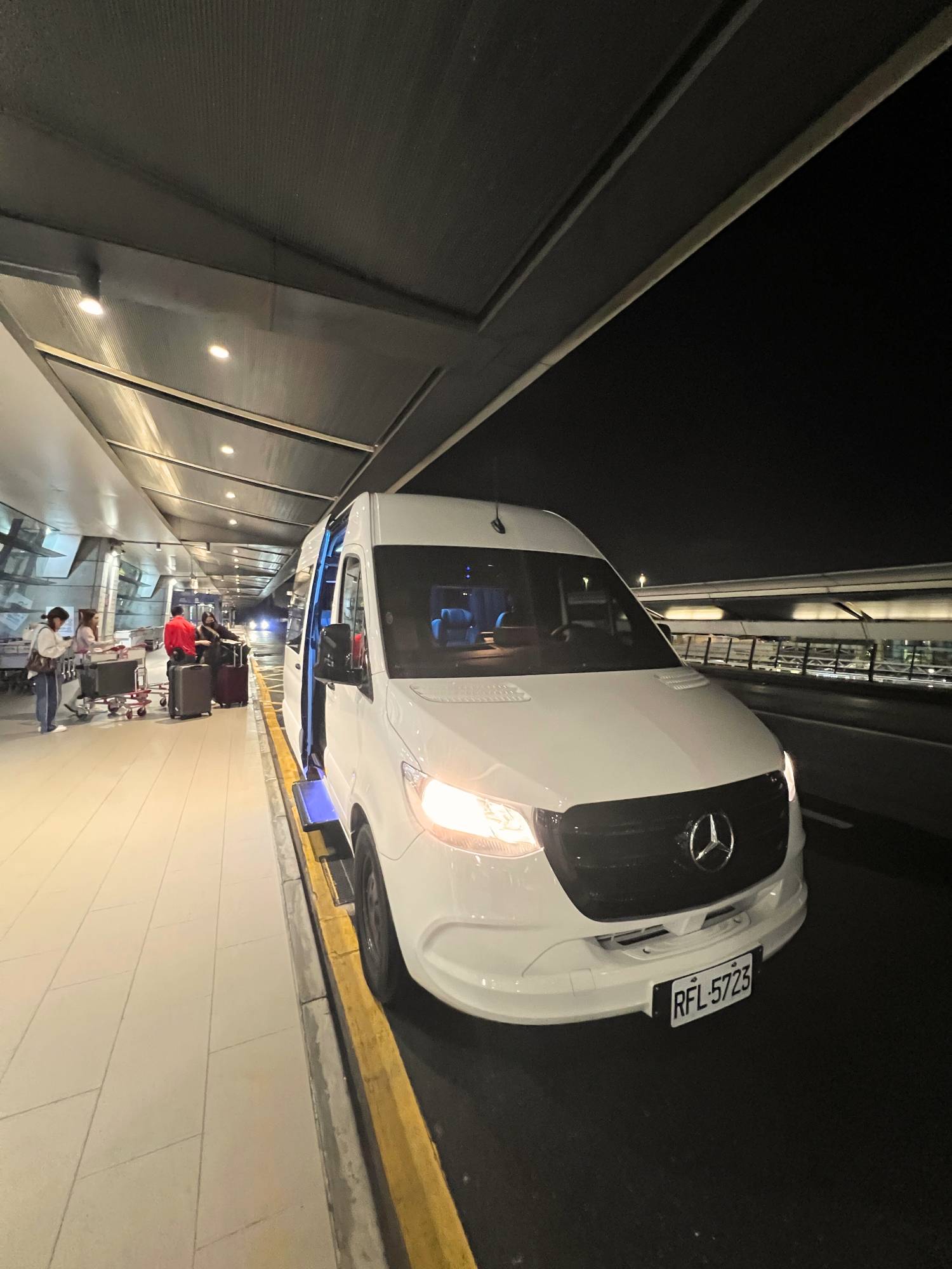 【Songshan Airport】Songshan Airport Pickup and Drop-off 10-seater van Service to Keelung/Taipei/New Taipei City/Taoyuan/Hsinchu/Yilan/Miaoli/Taichung/Changhua/Nantou/Yunlin/Chiayi/Tainan/Kaohsiung/Pingtung/Taitung/Hualien