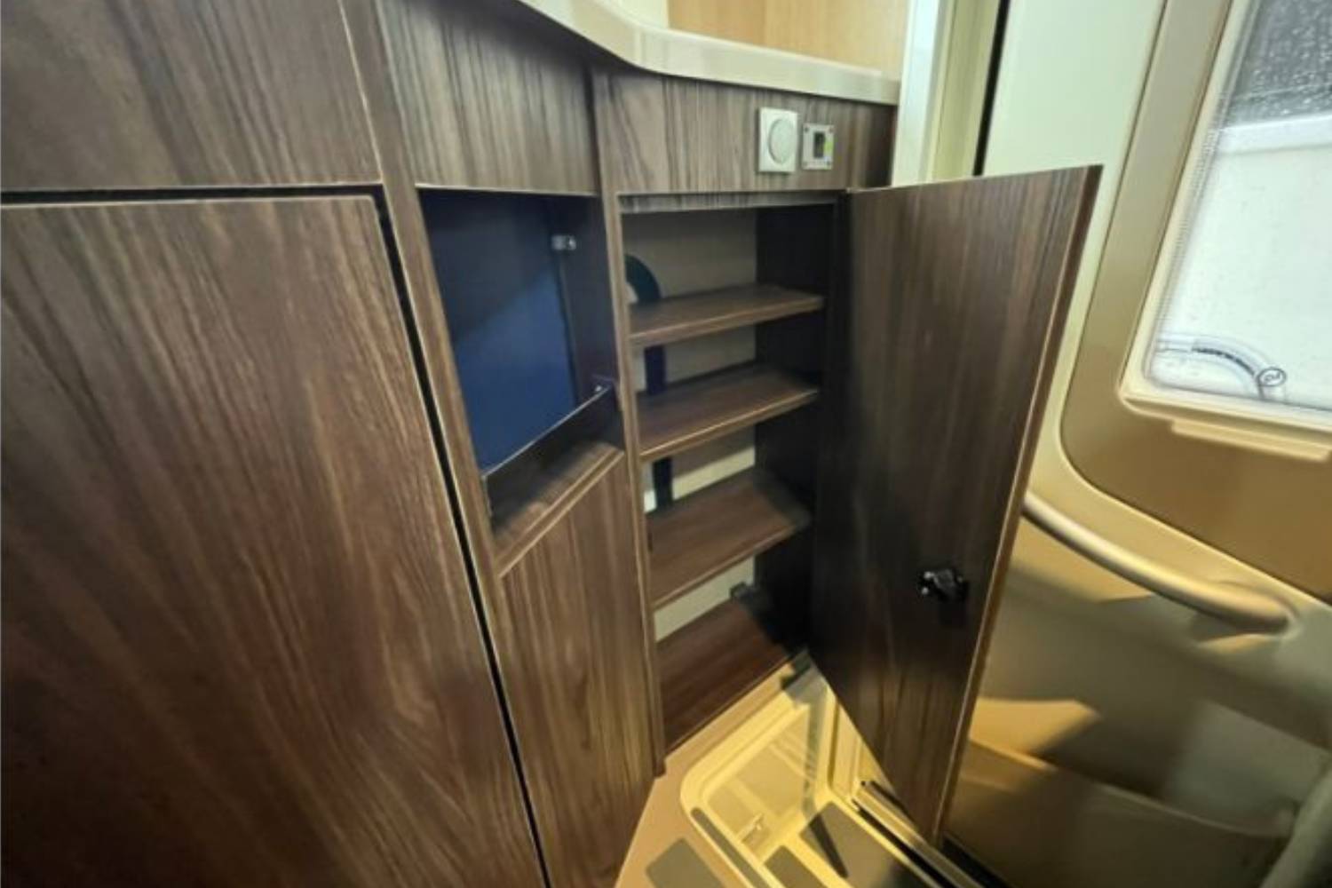 【Tokyo】Japan Kanto Rental Caravan RV Road Trip Experience (Robinson L66)