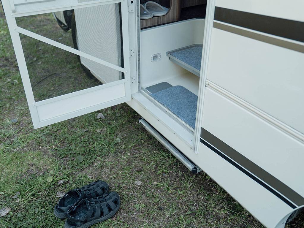 【New Chitose Airport】Japan Hokkaido RV Caravan Rental Experience(DS-ZIl Nobel)