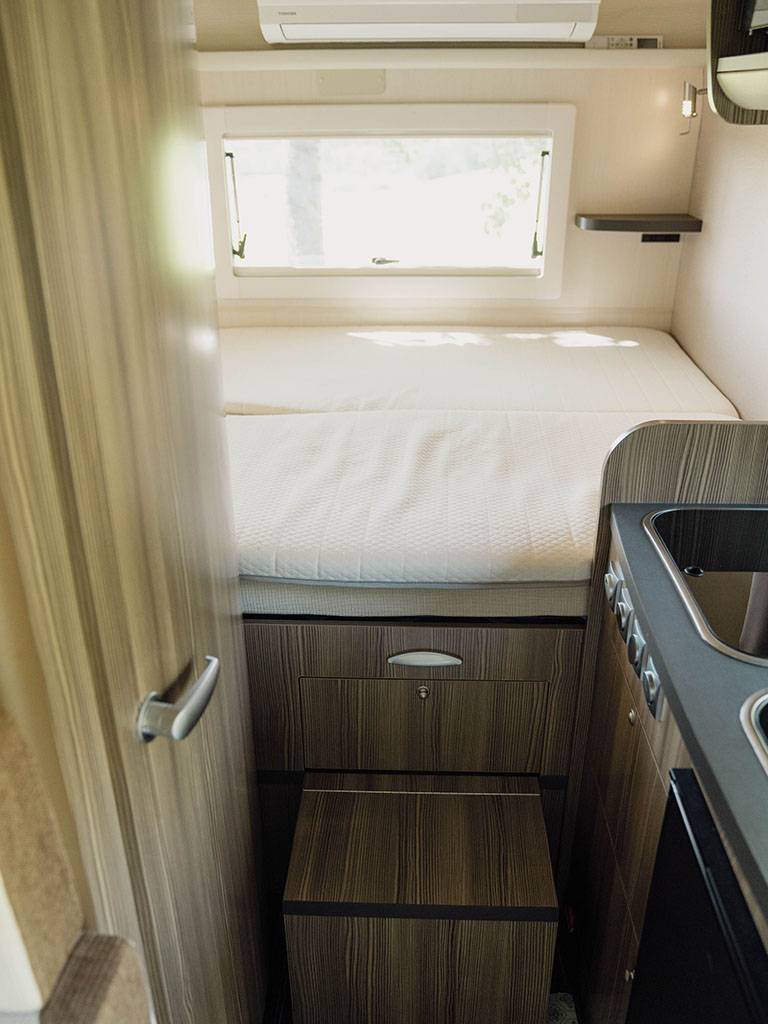 【New Chitose Airport】Japan Hokkaido RV Caravan Rental Experience(DS-ZIl Nobel)