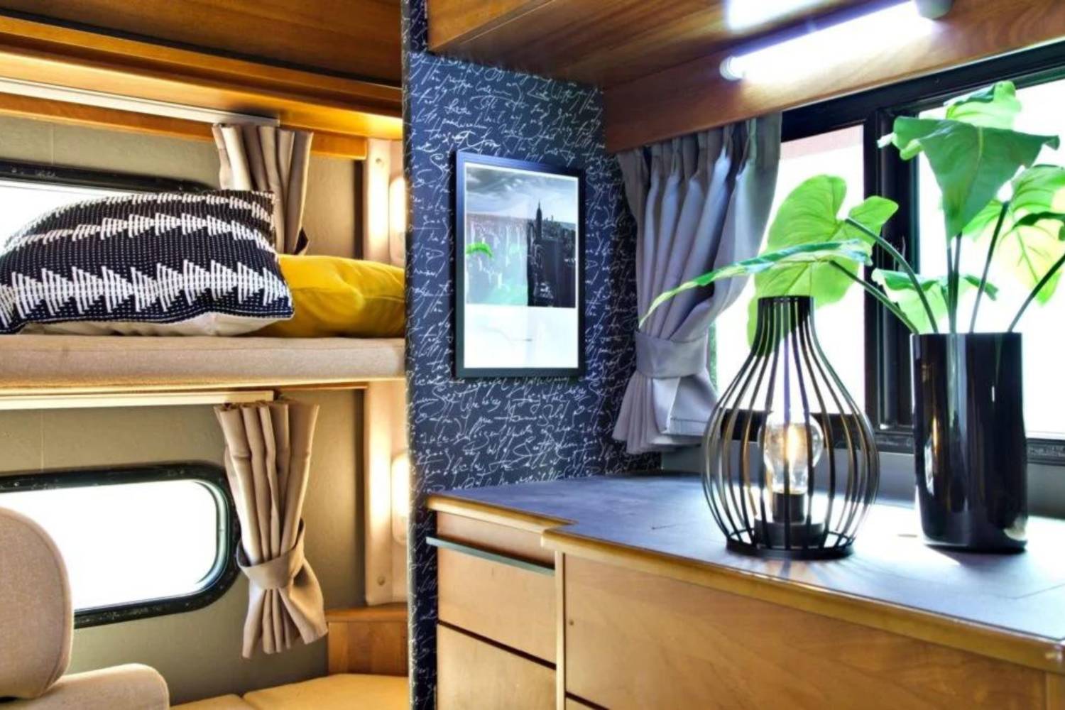 【東京】六人日本露營車24小時租用體驗(JTS-MANHATTHAN )