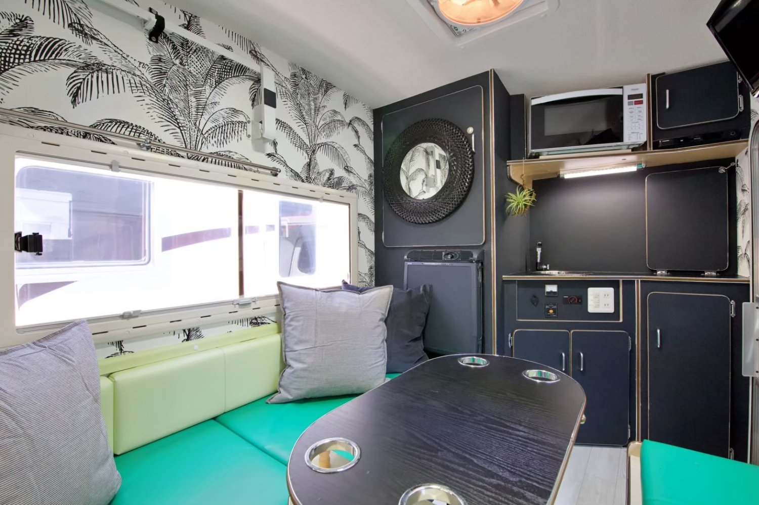 【Osaka】Japan 5ppl RV Caravan 24 hours Rental Experience(JOSN)