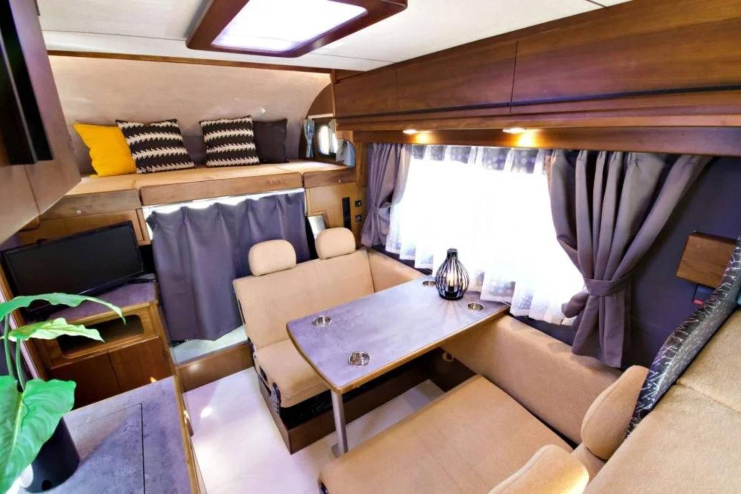 【東京】六人日本露營車24小時租用體驗(JTS-MANHATTHAN )