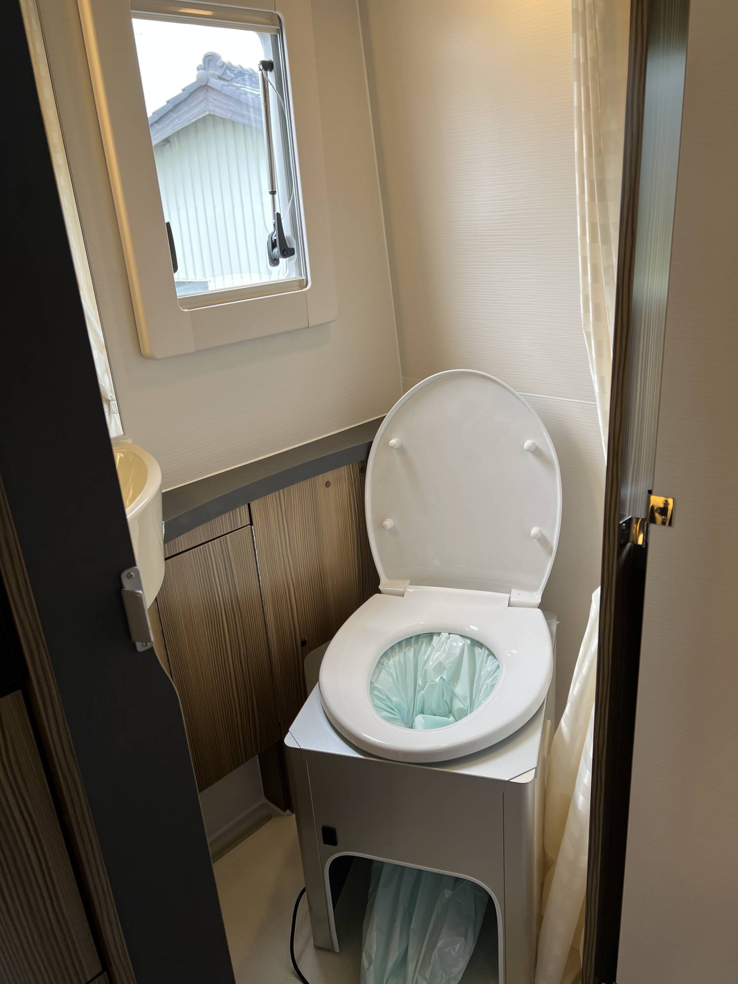 【Narita Airport】Japan Tokyo Caravan 24 hours Rental Experience(VT-ZiL5)