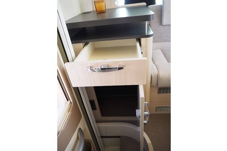 【大阪】六人日本露營車自駕遊租用體驗(C-52SP)