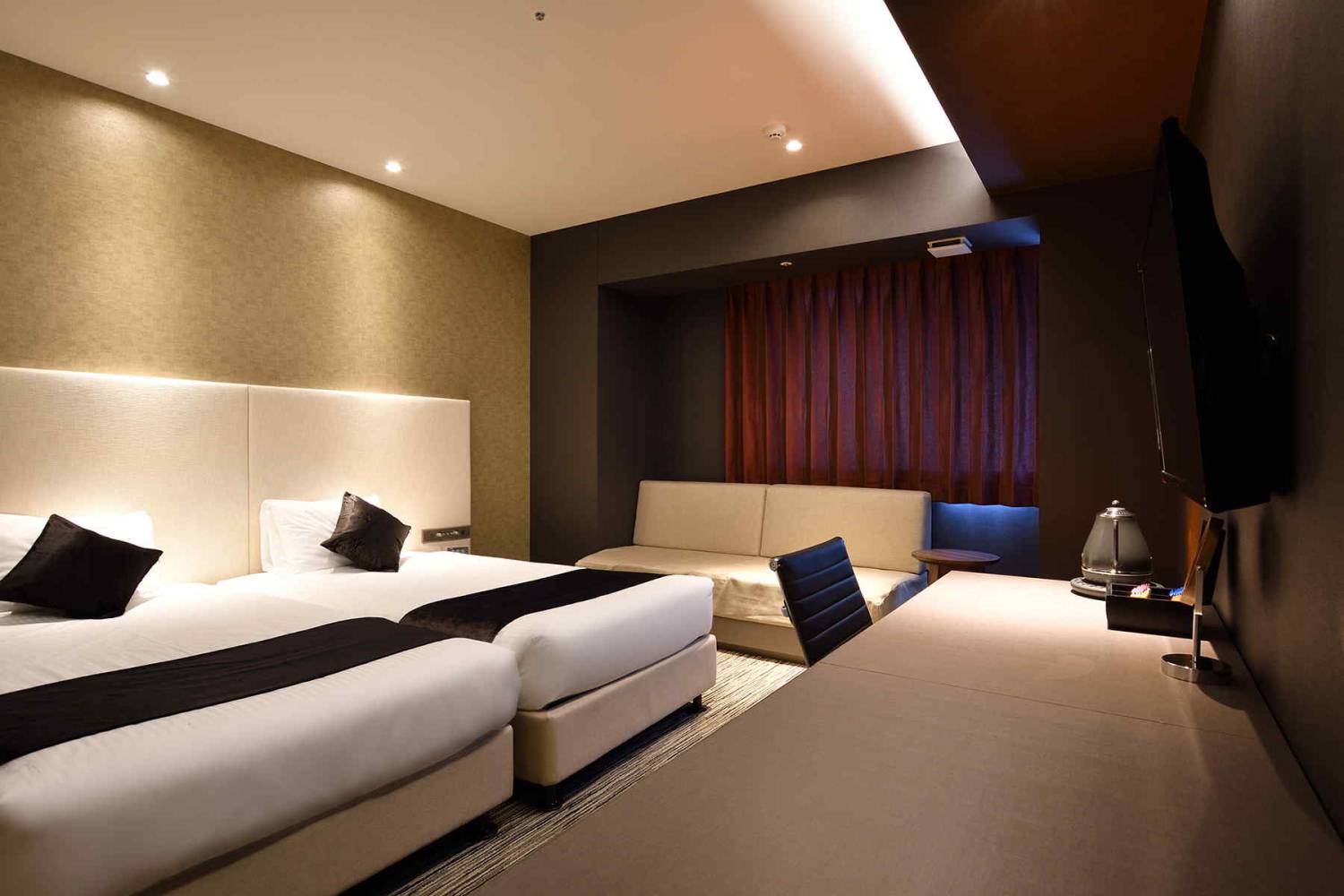 【Okinawa】2026 Whale Swimming Tour (Instructor Berry)