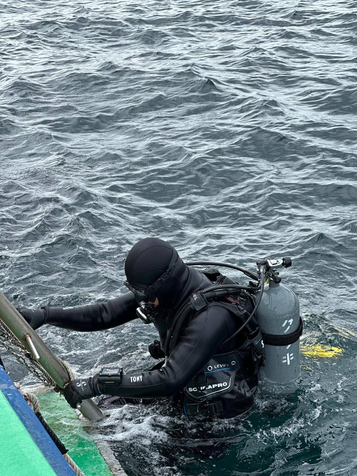 【潛水用品】Young's Holidays 制定潛水衣 (「viutv 潛在挑戰中」同款)