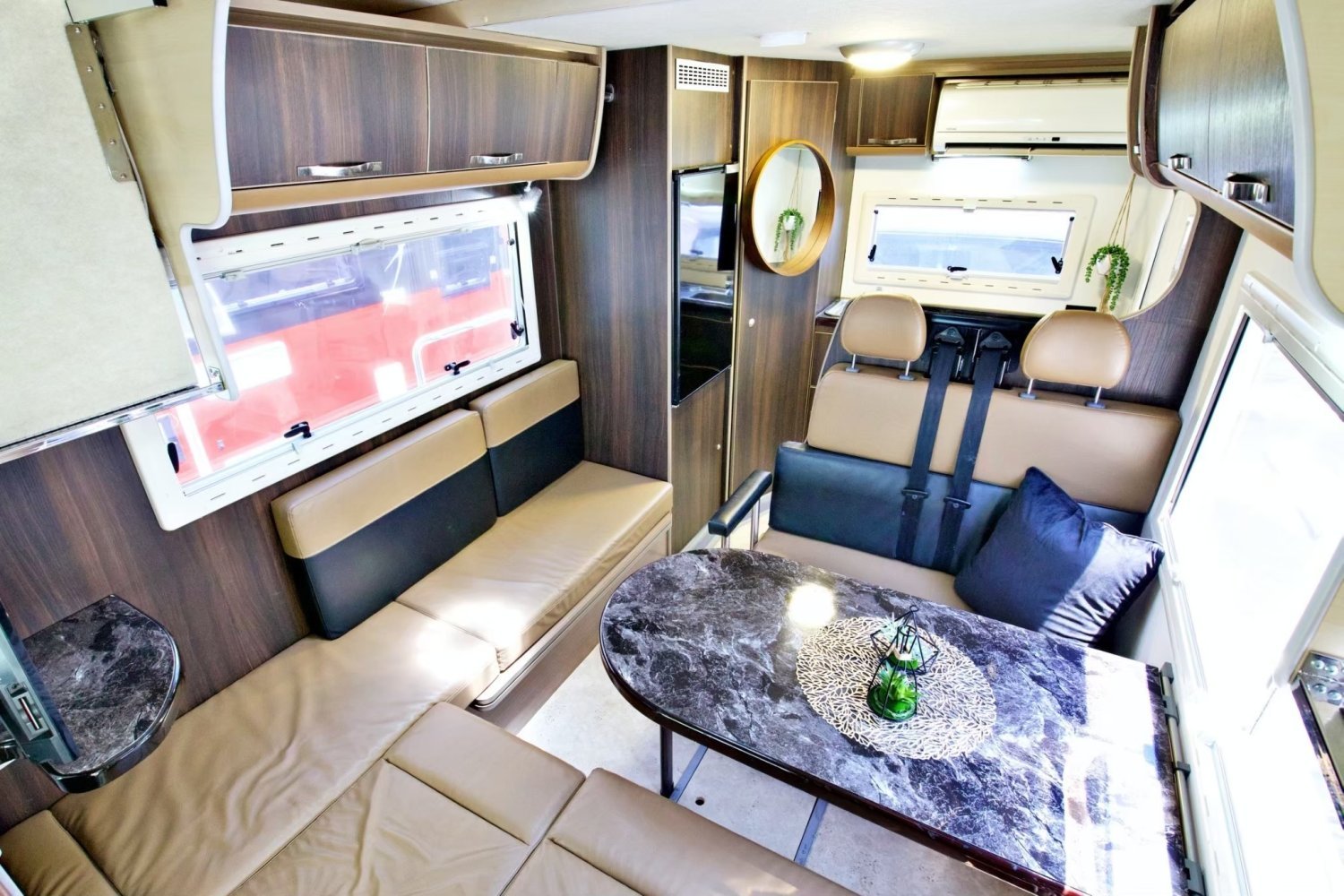 【Hokkaido】Japan 6ppl RV Caravan 24 hours Rental Experience(JTHP)