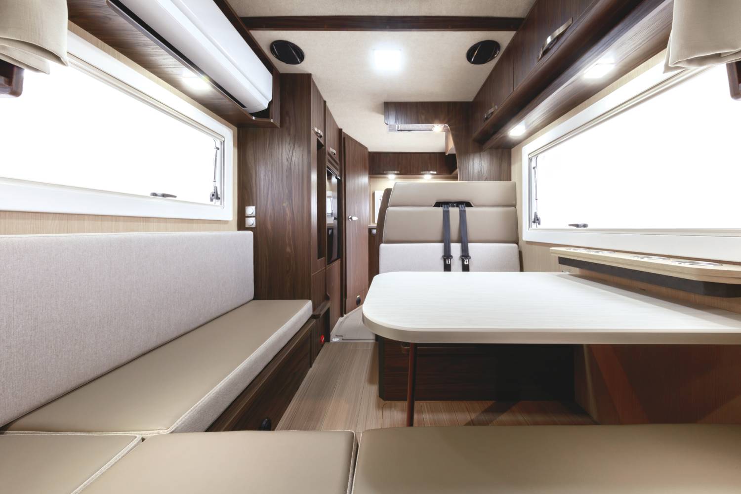 【Sendai Yamagata】Japan Sendai RV Caravan 24 hours Rental Experience(VT-Corde Leaves)