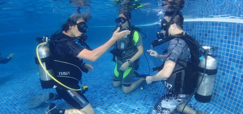 泳池水肺潛水複習課程