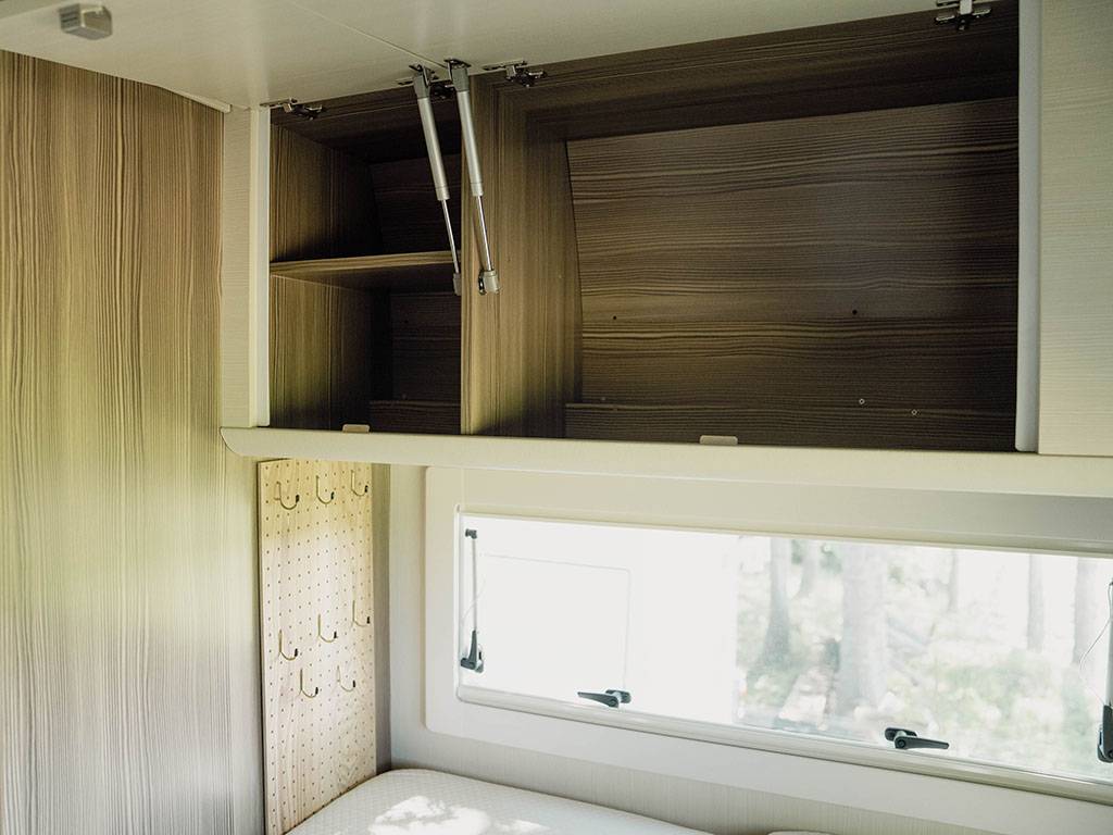 【New Chitose Airport】Japan Hokkaido RV Caravan Rental Experience(DS-ZIl Nobel)