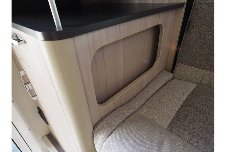 【大阪】六人日本露營車自駕遊租用體驗(C-52SP)