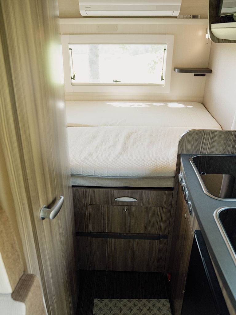 【New Chitose Airport】Japan Hokkaido RV Caravan Rental Experience(DS-ZIl Nobel)