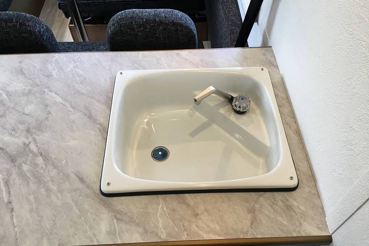 【New Chitose Airport】Japan Hokkaido Caravan Rantal Experience (C-Robinson 106)