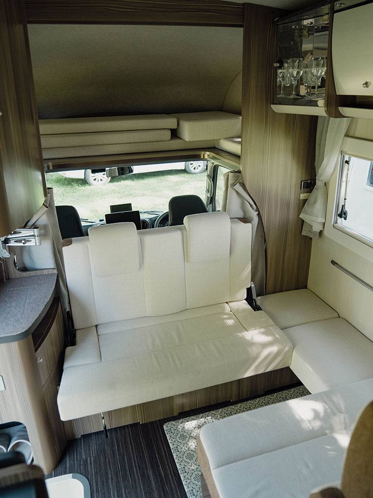 【New Chitose Airport】Japan Hokkaido RV Caravan Rental Experience(DS-ZIl Nobel)