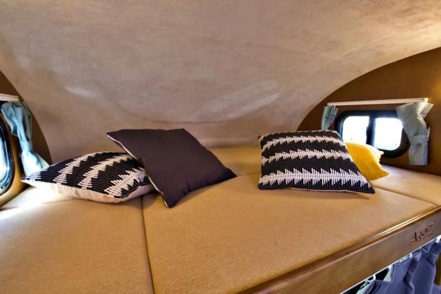 【東京】六人日本露營車24小時租用體驗(JTS-MANHATTHAN )