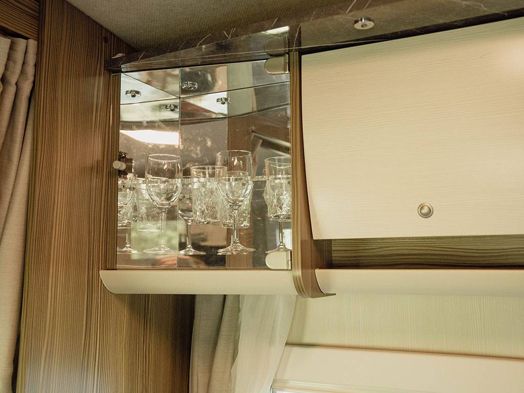 【New Chitose Airport】Japan Hokkaido RV Caravan Rental Experience(DS-ZIl Nobel)