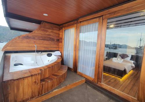 【Indonesia】Majestic Voyager Liveaboard