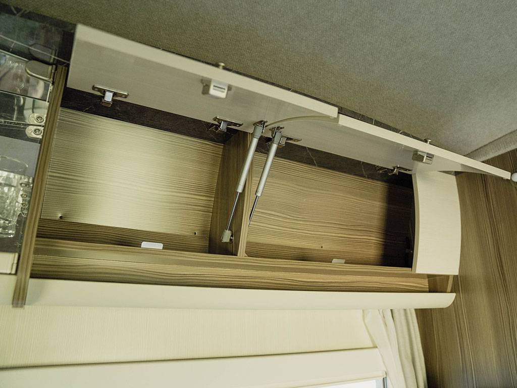 【New Chitose Airport】Japan Hokkaido RV Caravan Rental Experience(DS-ZIl Nobel)