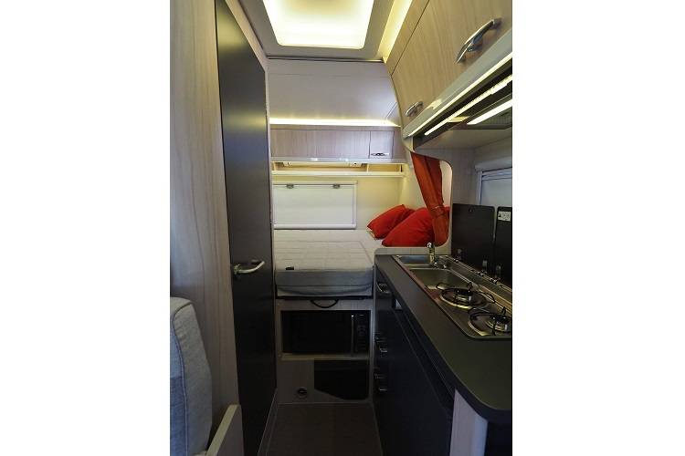 【大阪】六人日本露營車自駕遊租用體驗(C-52SP)