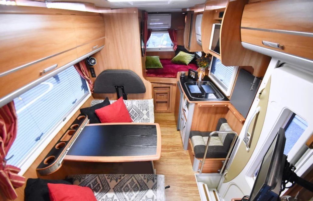 【Tokyo】Japan 6ppl RV Caravan 24 hours Rental Experience(JTM-Rouge)