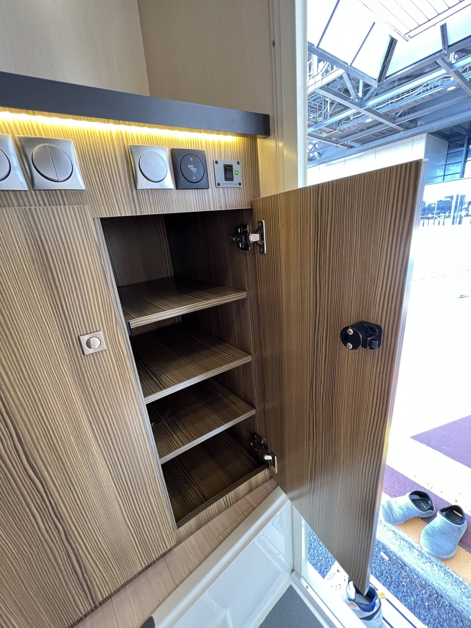 【Narita Airport】Japan Tokyo Caravan 24 hours Rental Experience(VT-ZiL5)