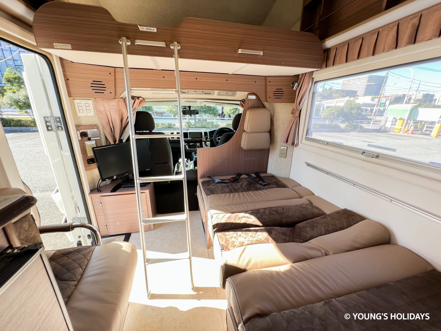 【Osaka】Japan 7ppl RV Caravan 48 hours Flight & Drive Package(CRB771)